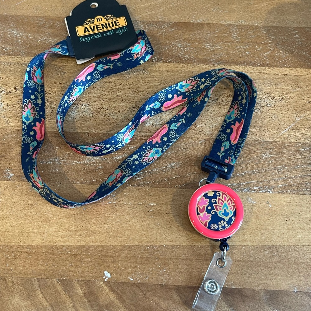 ID Tag Holder: NWT